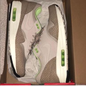 Men’s Nike air max prm